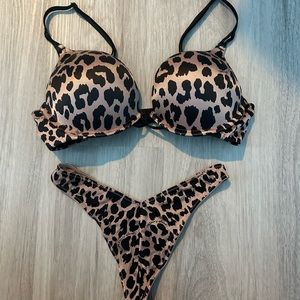 Matching set - cheetah VS bombshell with panties